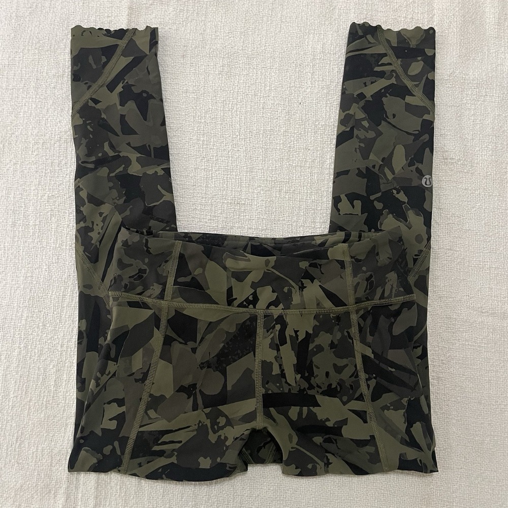 Lululemon camo leggings Women's 6 scalloped hem‎ Athletic Gym Workout Pants EUC